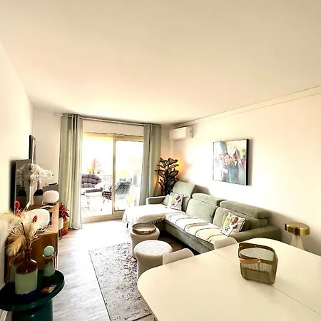 Le Meissonnier Bright With Terrace Apartment