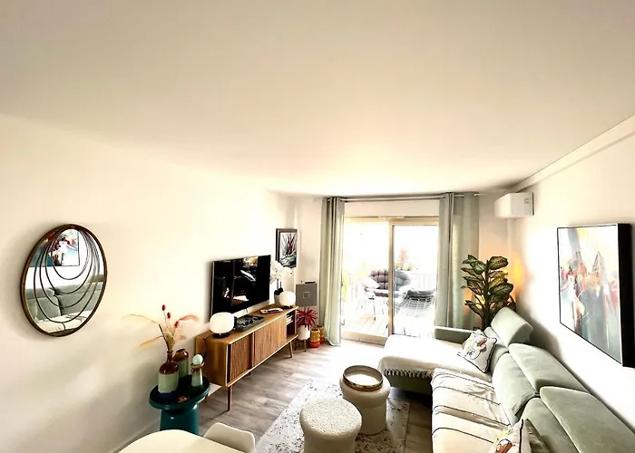 Le Meissonnier Bright With Terrace Apartment